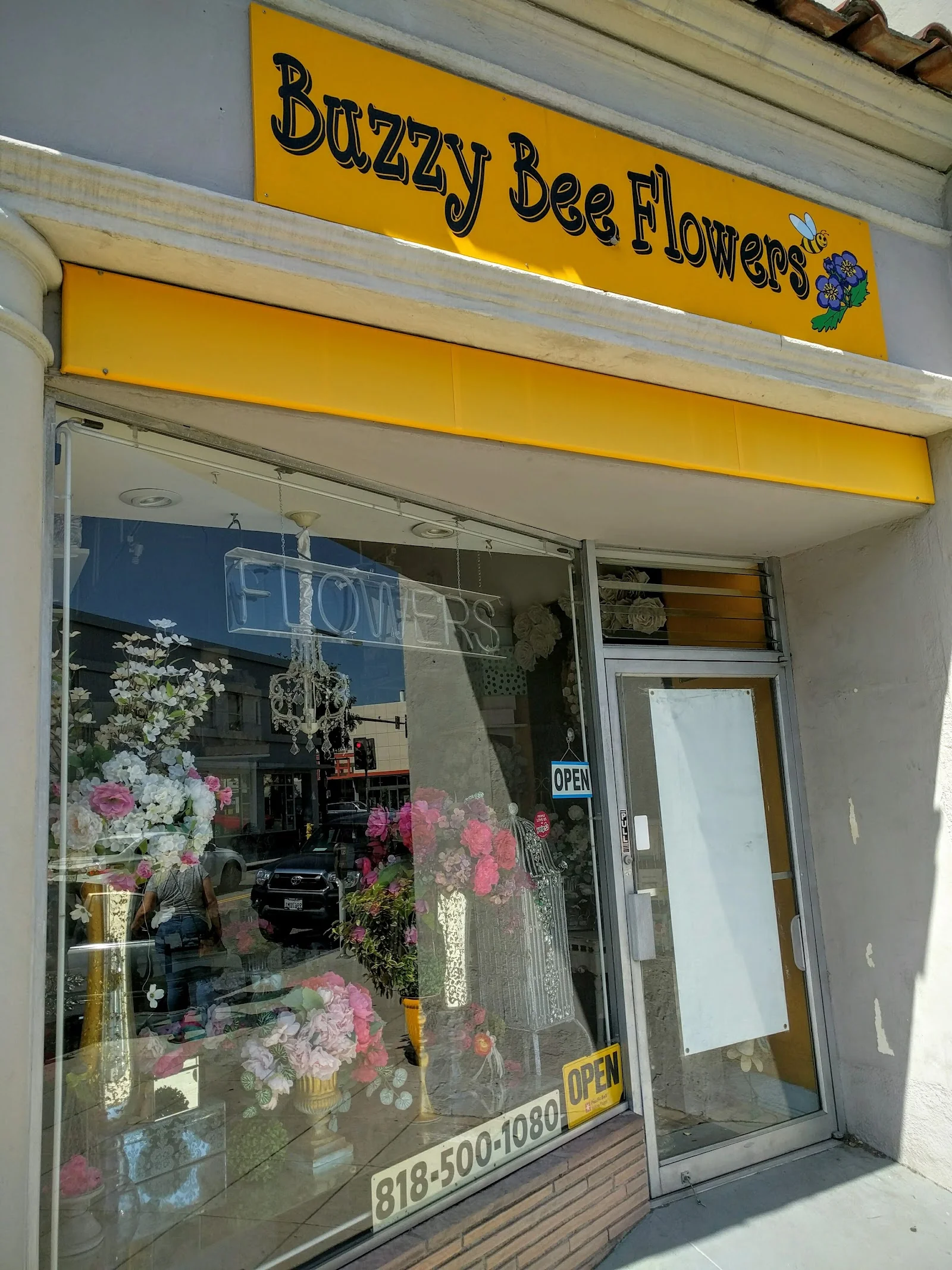 Buzzy Bee Flowers - Florist in La Crescenta