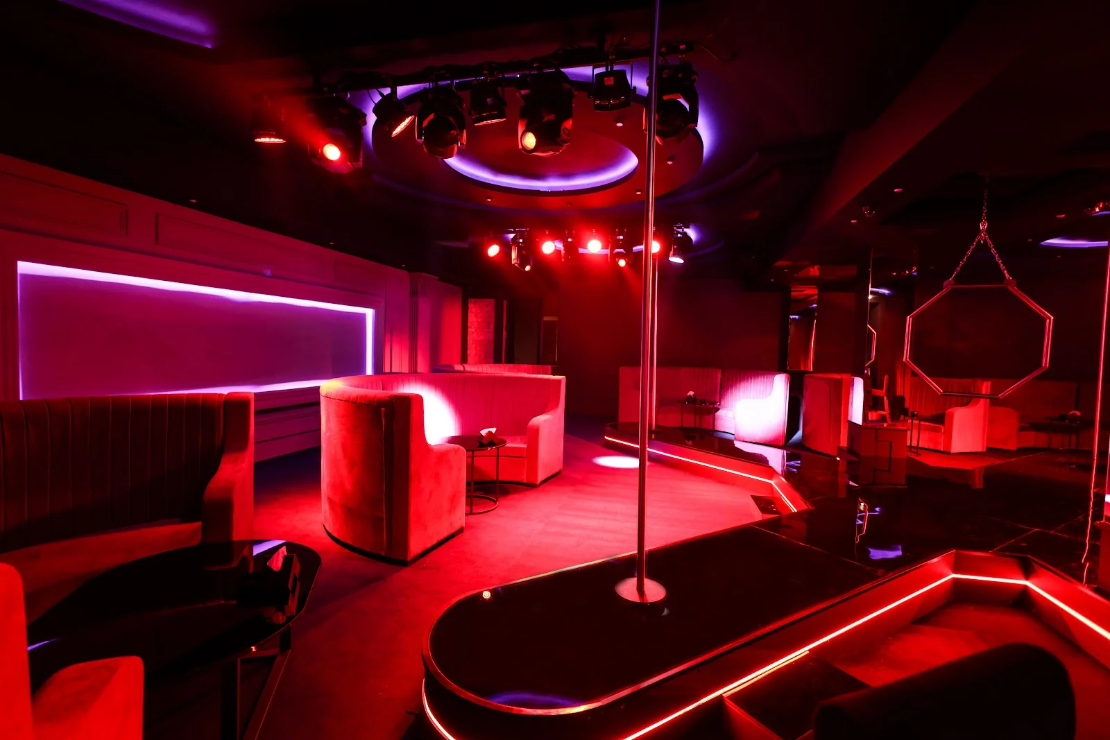 Paradox Show Club