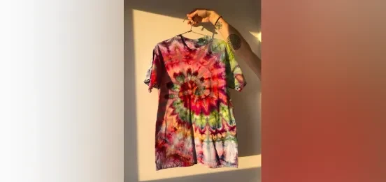 Tie-dye T-shirt painting